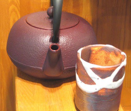 Tasse à thé japonaise Yunomi brun avec théière en fonte