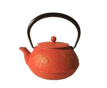 Grande théière japonaise en fonte Koi rouge avec anse, fabrication Iwachu, décorée de carpes koi traditionnelles