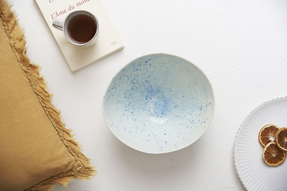 Saladier ovale en céramique japonaise blanc tacheté de bleu