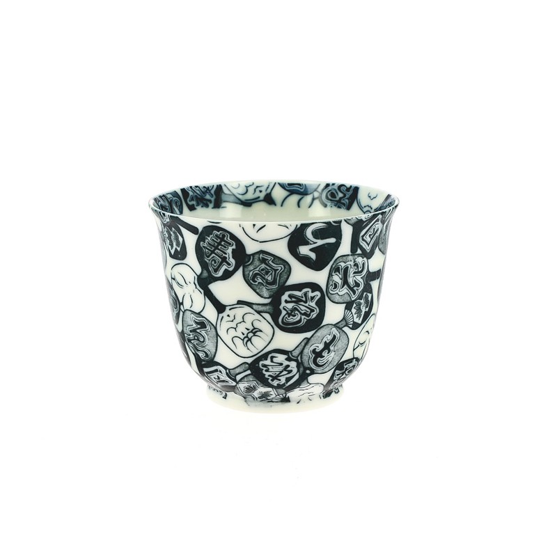 Tasse à thé japonaise en céramique décorée de motifs d’éventails