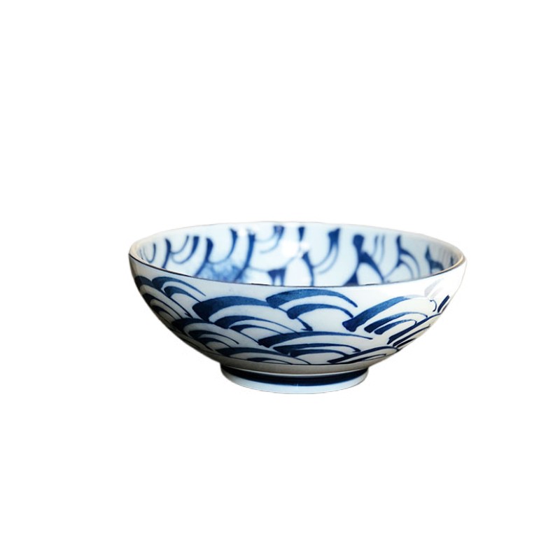 Grand bol japonais en porcelaine bleu et blanc décoré de motifs de vagues, idéal pour ramen