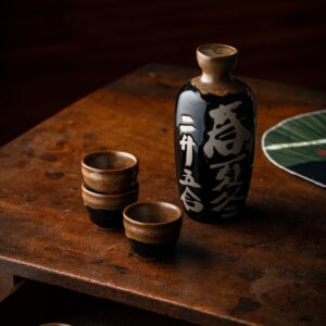 Service à Sake noir et Kanji