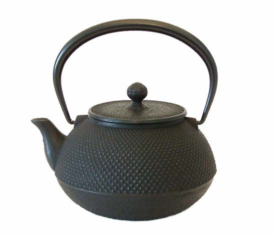 Grande théière japonaise en fonte noire, modèle Arare de la marque Iwachu, capacité 1,2 litre