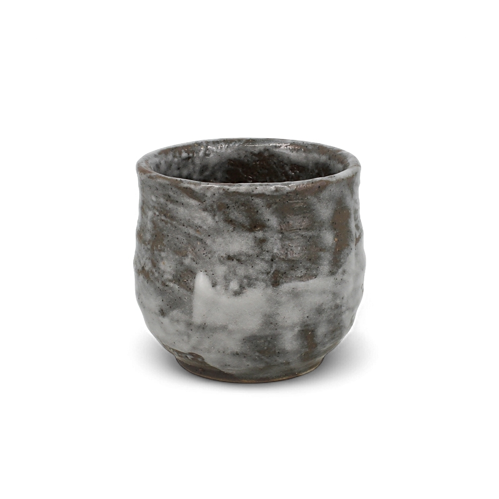 Tasse à thé japonaise en céramique de couleur brune