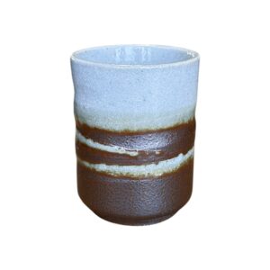 Yunomi brun et blanc