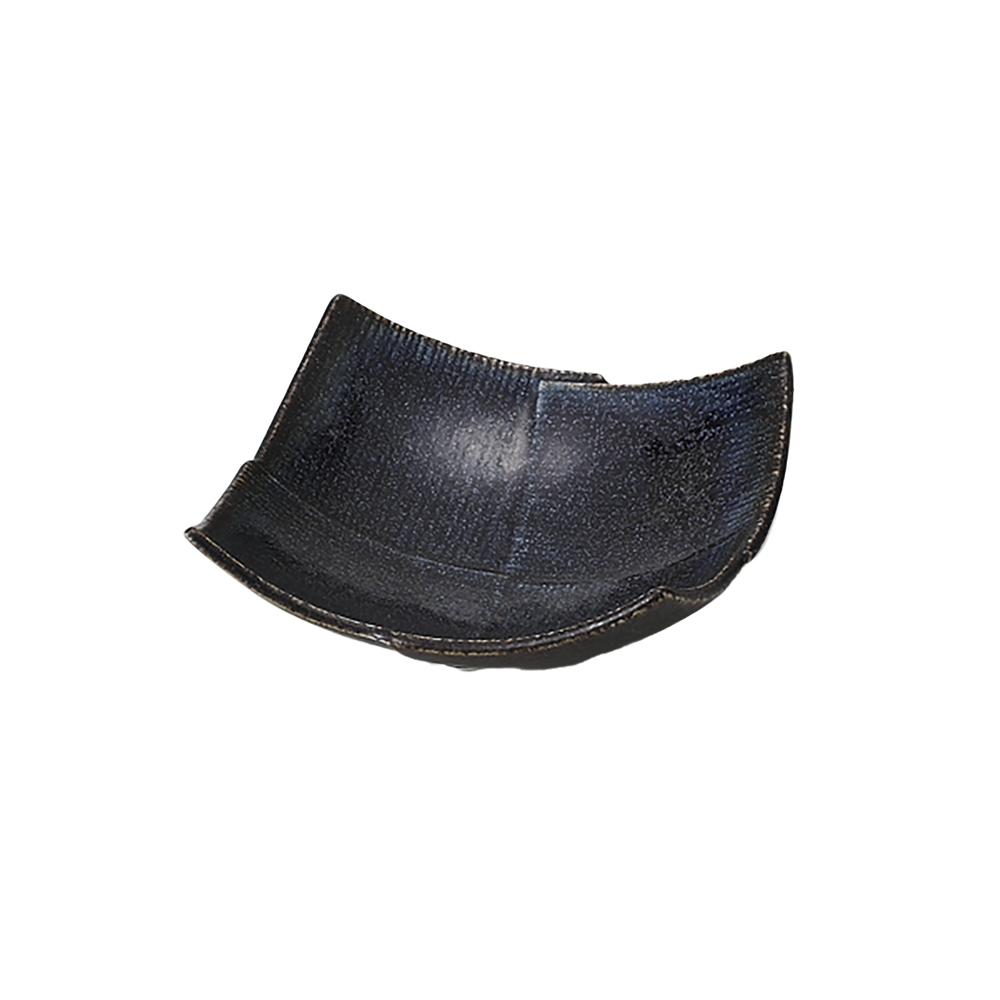 Bol japonais carré en céramique noire avec bords relevés et finition texturée