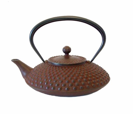 Théière japonaise en fonte bordeaux, modèle Hira Arare de la marque Iwachu, capacité 1,2 litre
