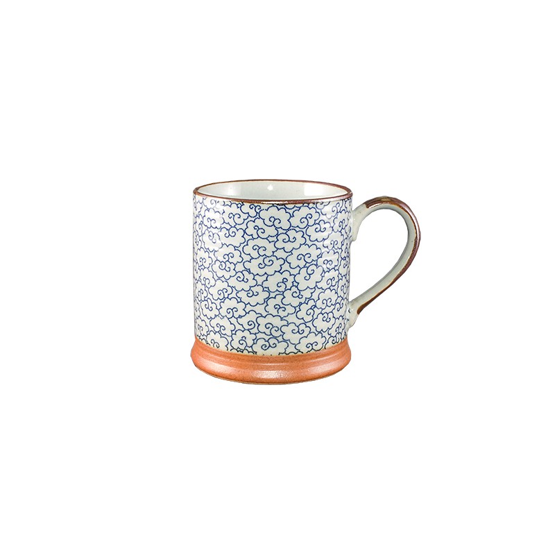 Petit mug japonais en céramique décoré de motifs nuages
