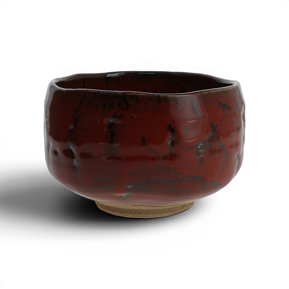 Bol à matcha rouge Sekiheki en céramique japonaise, conçu pour la cérémonie du thé